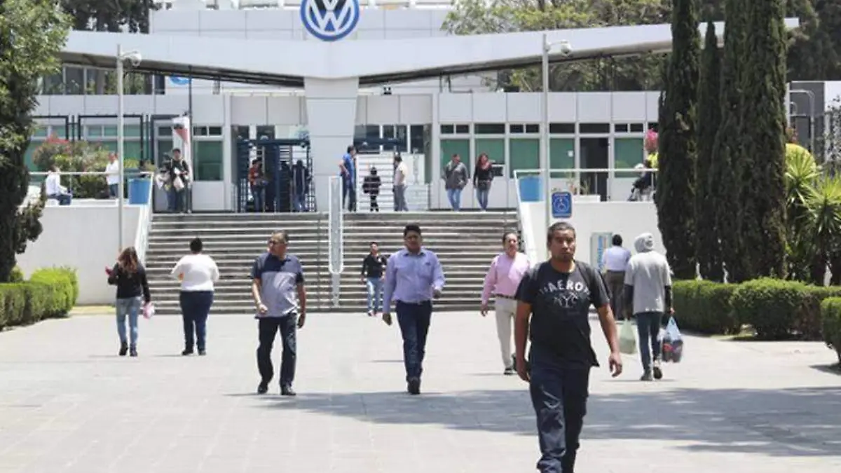 VW - fachada - trabajadores